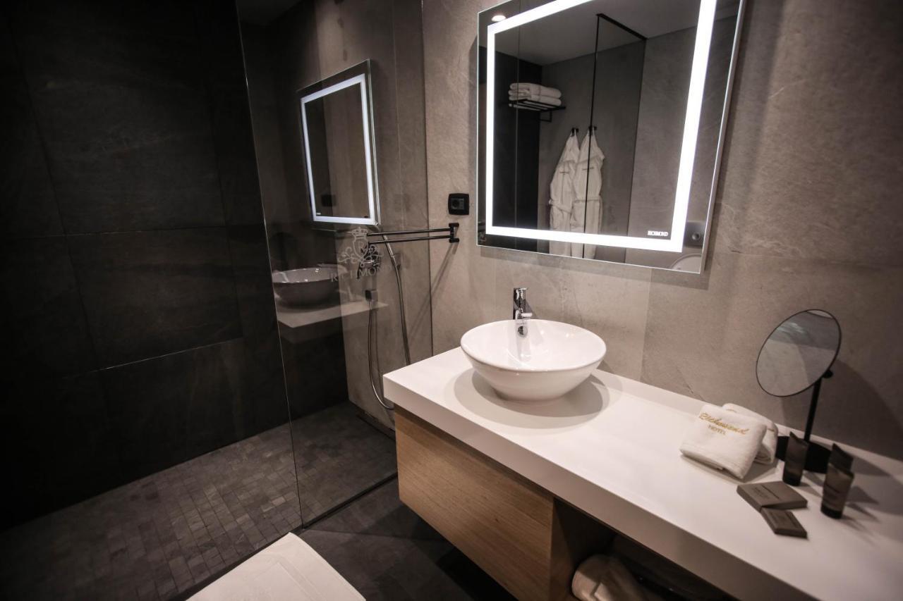 Richmond Hotel Корча Экстерьер фото
