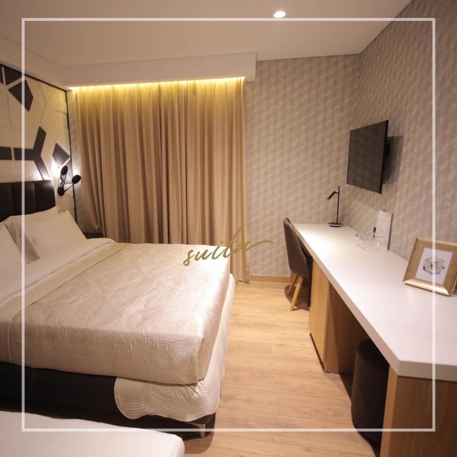 Richmond Hotel Корча Экстерьер фото